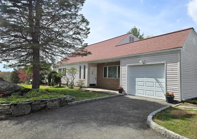 Homes for sale in Yorktown, NY | 2585 Farsund Dr, Yorktown, NY 10598 | MLS# 986146