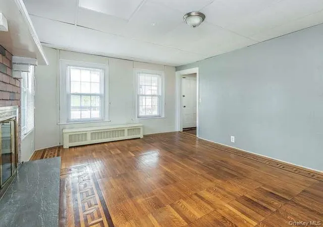 4th image of 75 Grove St, North Hempstead, NY 11547 | MLS# 986170