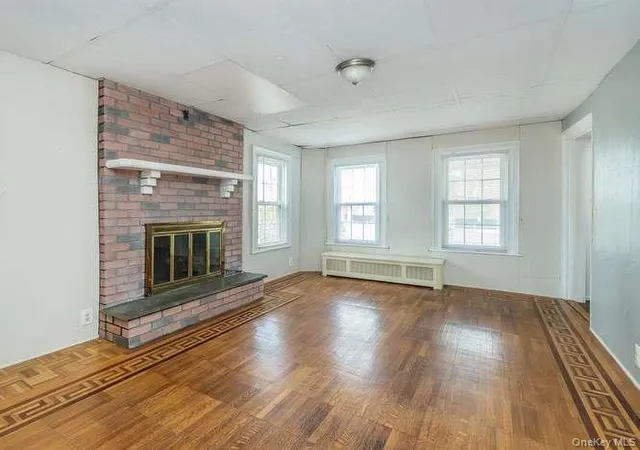5th image of 75 Grove St, North Hempstead, NY 11547 | MLS# 986170