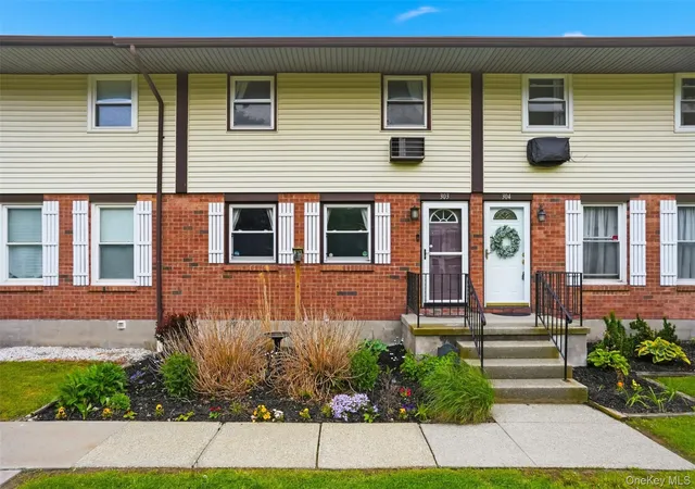 Photo 2 of Sale Pending at 303 Parr Meadow Dr #3C, Newburgh (town), NY 12550 | MLS# 986174 | Listing updated on 2026-09-20