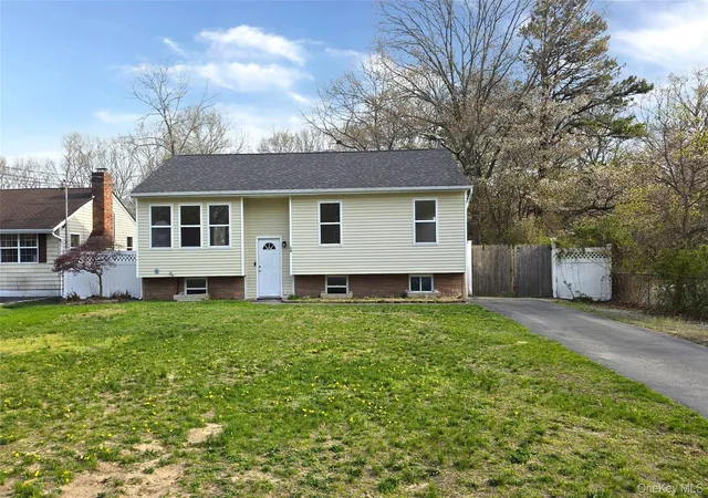Photo 1 of Sale Pending at 6a Murray Ln, Brookhaven, NY 11727 | MLS# 986187 | Listing updated on 2026-09-19
