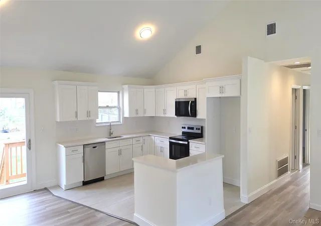 Photo 3 of Sale Pending at 6a Murray Ln, Brookhaven, NY 11727 | MLS# 986187 | Listing updated on 2026-09-19