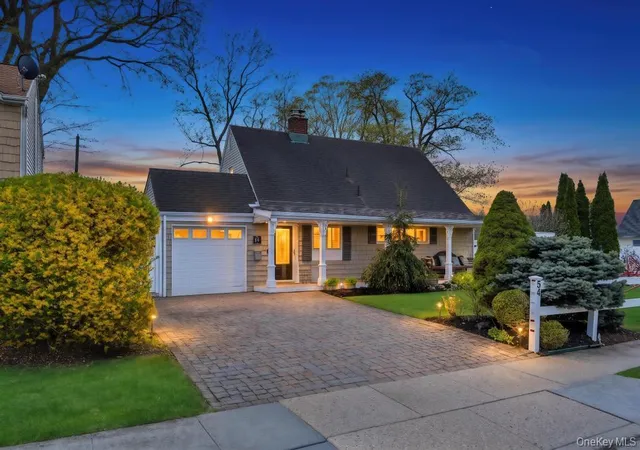 2nd image of 54 Polaris Dr, Hempstead, NY 11756 | MLS# 986206