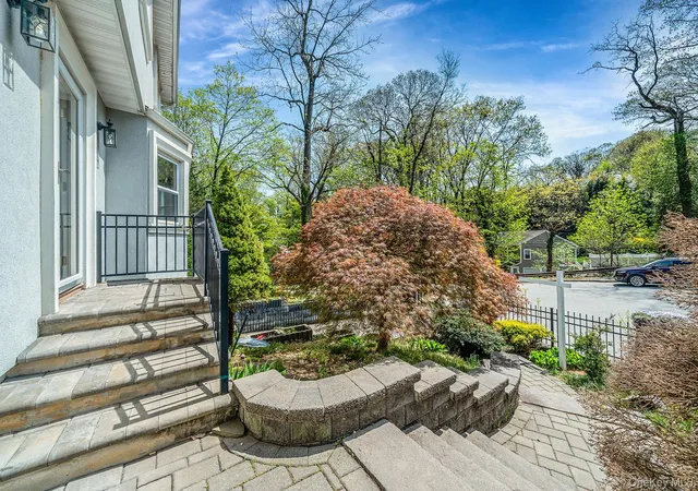 3rd image of 210 Mill Dam Ct, Centerport, NY 11721 | MLS# 986237