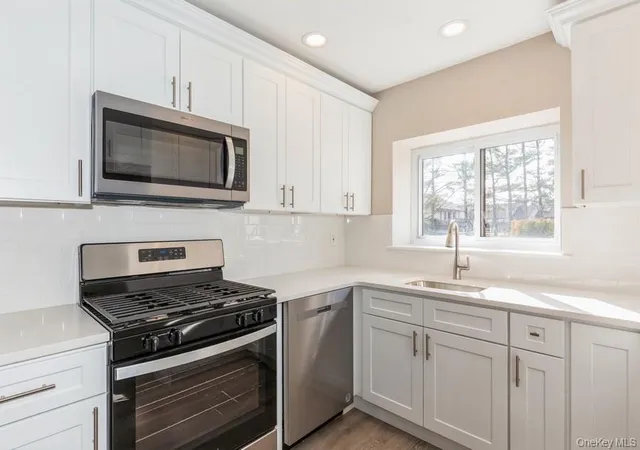 5th image of 524 Picasso Wy, Brookhaven, NY 11953