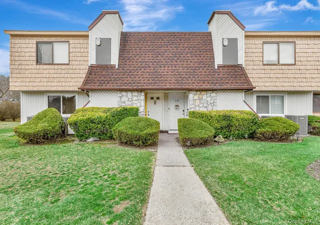 2nd image of 129 Pointe Cir N #129, Brookhaven, NY 11727 | MLS# 986304