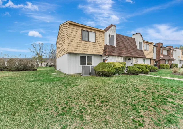 3rd image of 129 Pointe Cir N #129, Brookhaven, NY 11727 | MLS# 986304