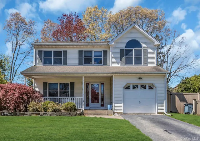 2nd image of 38 Memorial Blvd, Brookhaven, NY 11940 | MLS# 986307