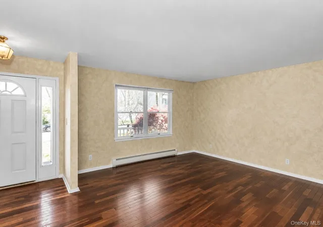 4th image of 38 Memorial Blvd, Brookhaven, NY 11940 | MLS# 986307