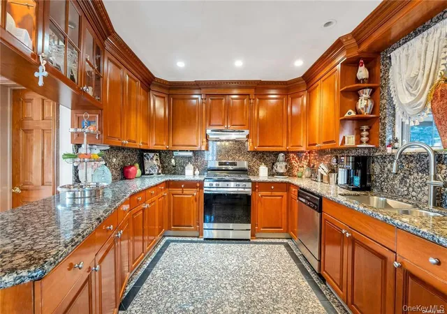 Photo 3 of Single family home for sale at 50-43 192nd Street, Fresh Meadows, NY 11365 | MLS# 986340 | Listing updated on 2026-10-08