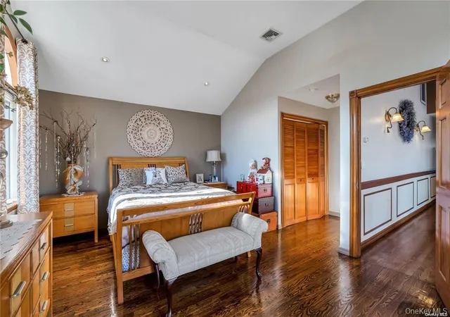 Photo 4 of Single family home for sale at 50-43 192nd Street, Fresh Meadows, NY 11365 | MLS# 986340 | Listing updated on 2026-10-08