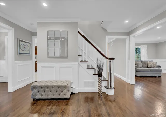 4th image of 34 Hemingway Dr, Dix Hills, NY 11746 | MLS# 986352