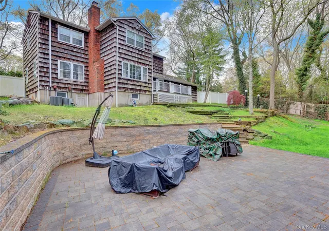 3rd image of 34 Hemingway Dr, Dix Hills, NY 11746 | MLS# 986352