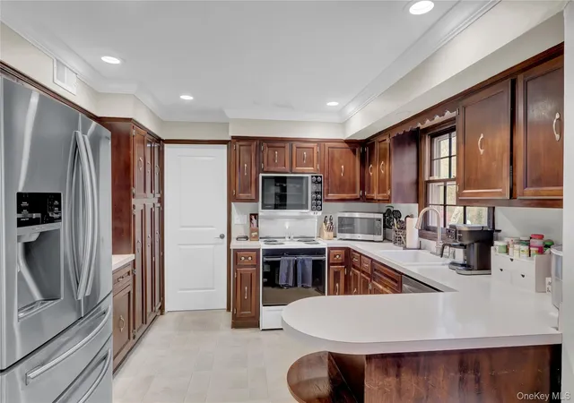 5th image of 34 Hemingway Dr, Dix Hills, NY 11746 | MLS# 986352