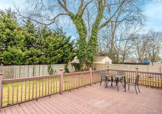 32nd image of 1091 Gardiner Dr, Bay Shore, NY 11706 | MLS# 986360