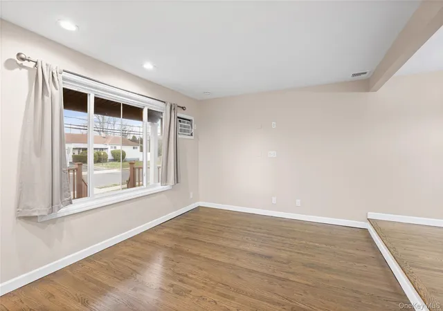 4th image of 1091 Gardiner Dr, Bay Shore, NY 11706 | MLS# 986360