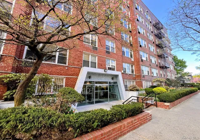 2nd image of 310 Beverley Rd #4L, Brooklyn, NY 11218 | MLS# 986404