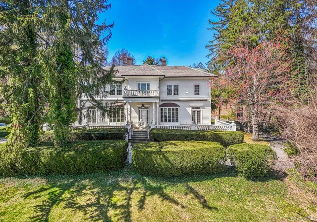 3rd image of 365 E Shore Rd, North Hempstead, NY 11023 | MLS# 986408