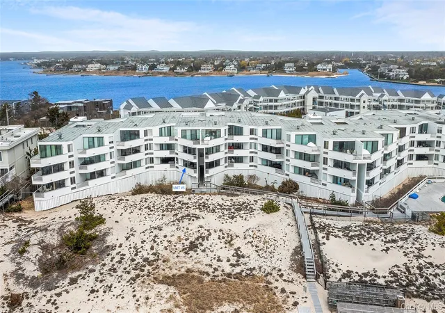 2nd image of 261 Dune Rd, Southampton, NY 11978