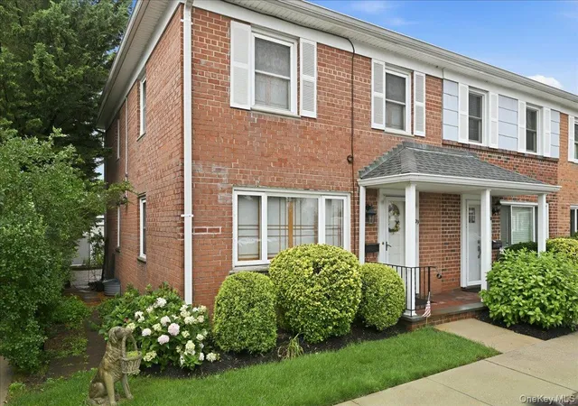 Photo 3 of Sale Pending at 1810 Front St #29, Hempstead, NY 11554 | MLS# 986458 | Listing updated on 2026-09-19