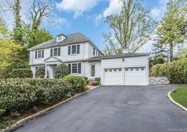 Photo 3 of Sale Pending at 21 The Birches, North Hempstead, NY 11576 | MLS# 986506 | Listing updated on 2026-09-19