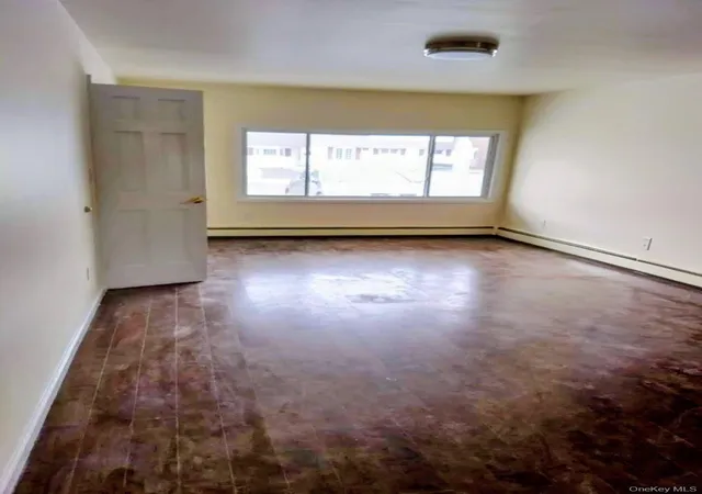 5th image of 15 Falcon Ln, Hempstead, NY 11756 | MLS# 986513