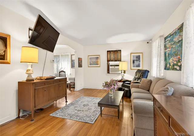 2nd image of 160 Albermarle Ave, Hempstead, NY 11580 | MLS# 986550