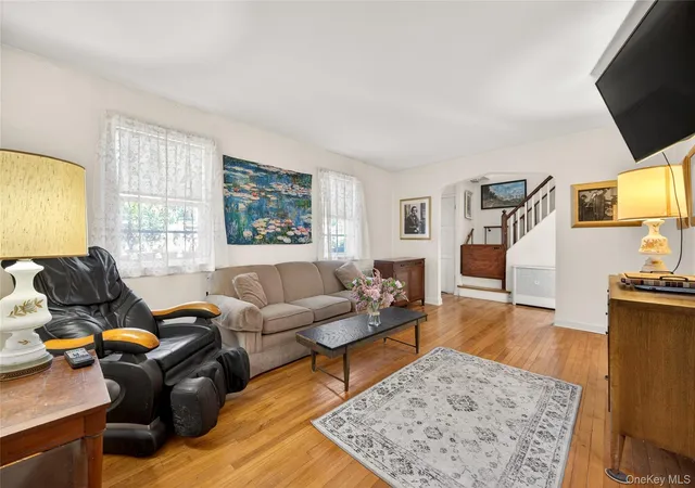 3rd image of 160 Albermarle Ave, Hempstead, NY 11580 | MLS# 986550