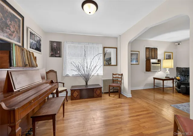 4th image of 160 Albermarle Ave, Hempstead, NY 11580 | MLS# 986550