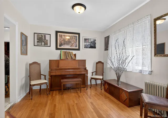 5th image of 160 Albermarle Ave, Hempstead, NY 11580 | MLS# 986550
