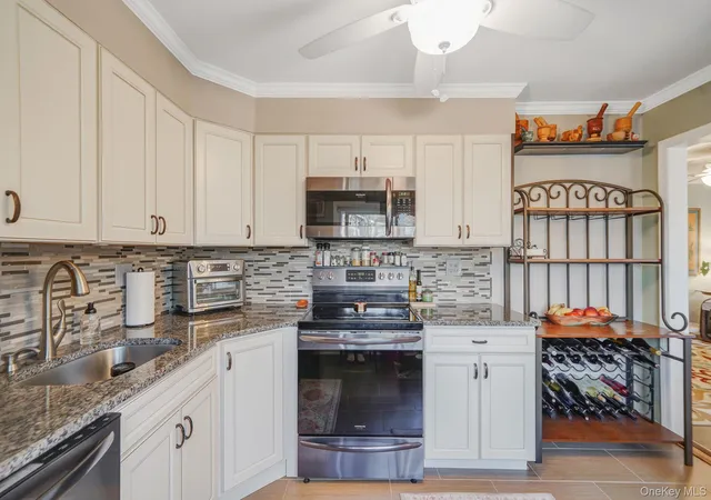 19th image of 40 W 4th St #103, Brookhaven, NY 11772 | MLS# 986564