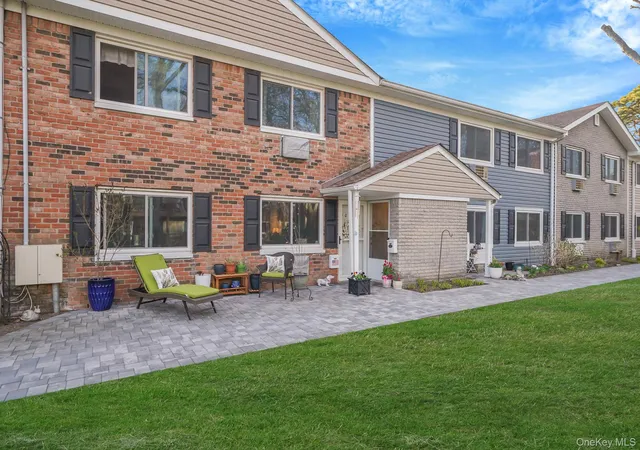 2nd image of 40 W 4th St #103, Brookhaven, NY 11772 | MLS# 986564