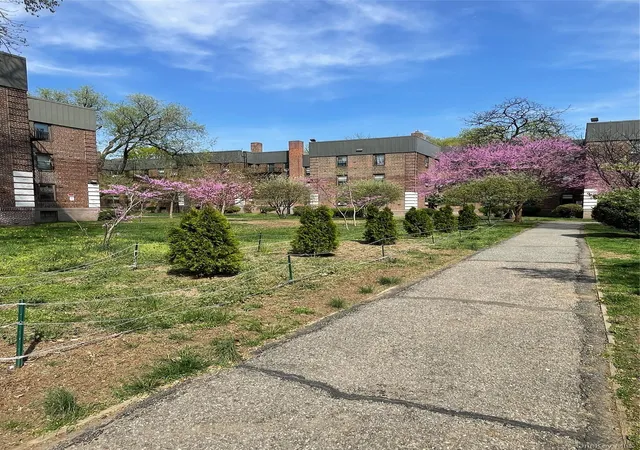 4th image of 22-31 76Th St, New York, NY 11370