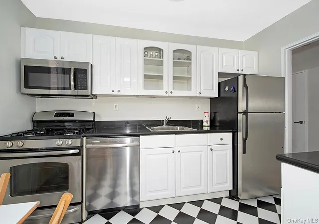 Homes for sale in Rye Town, NY | 110 Lawn #2H, Rye Town, NY 10543 | MLS# 986584