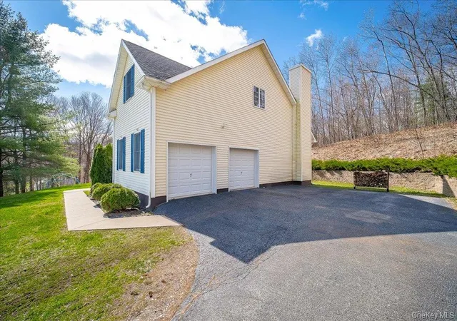 2nd image of 17 Long View Dr, Minisink, NY 10988 | MLS# 986601