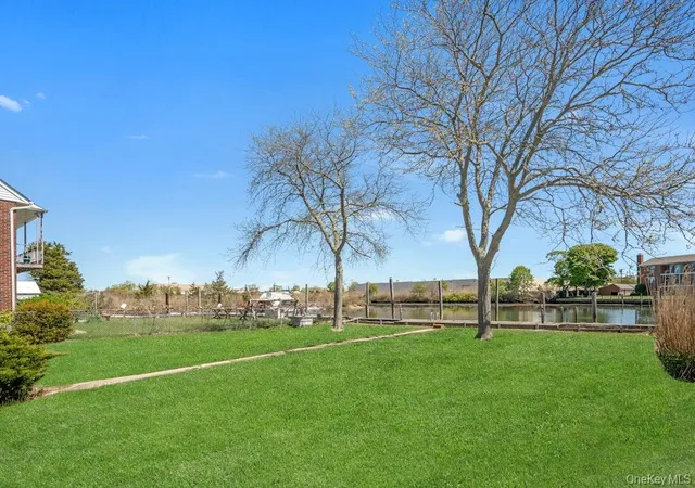 15th image of 144 W Lake Dr, Lindenhurst, NY 11757 | MLS# 986626