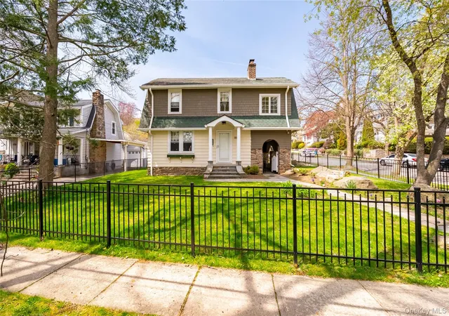 Photo 1 of Sale Pending at 350 Hutchinson Blvd, Mount Vernon, NY 10552 | MLS# 986636 | Listing updated on 2026-06-01