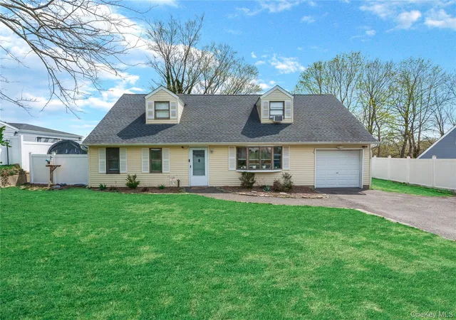 2nd image of 112 Rosemont Ave, Farmingville, NY 11738 | MLS# 986663