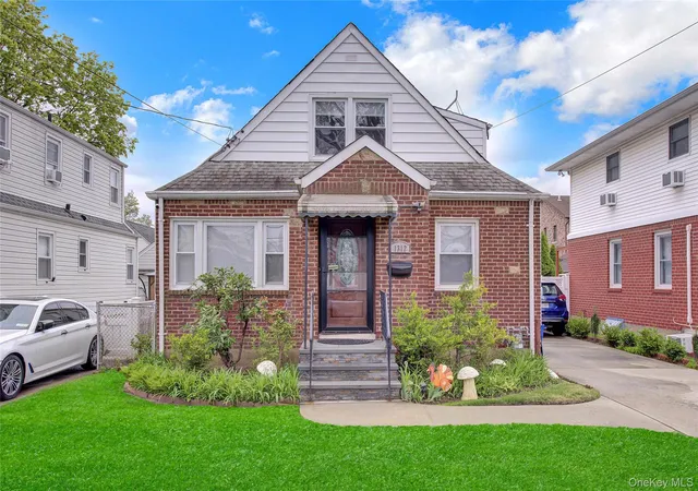1st image of 1312 Park Ave, North Hempstead, NY 11040 | MLS# 986686