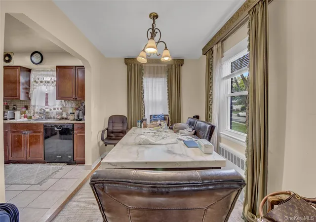 5th image of 1312 Park Ave, North Hempstead, NY 11040 | MLS# 986686