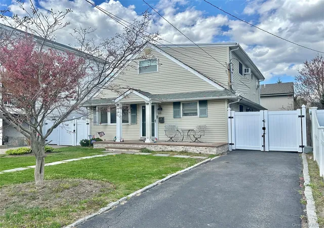 Photo 1 of Single family home for sale at 19 Tameling Ave, Babylon, NY 11702 | MLS# 986688 | Listing updated on 2026-06-13