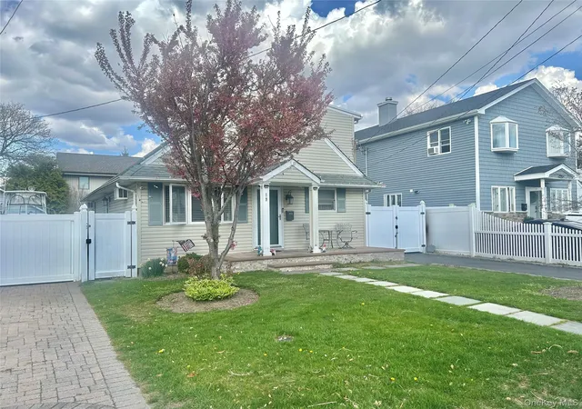 Photo 2 of Single family home for sale at 19 Tameling Ave, Babylon, NY 11702 | MLS# 986688 | Listing updated on 2026-06-13