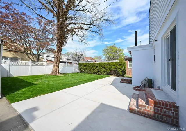 Photo 3 of Sale Pending at 73 36 196th Street, New York, NY 11366 | MLS# 986694 | Listing updated on 2026-09-19