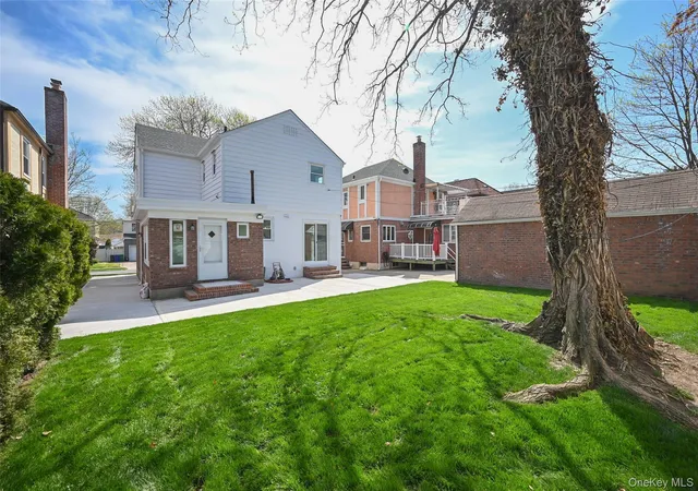 Photo 3 of Sale Pending at 73-36 196th Street, New York, NY 11366 | MLS# 986694 | Listing updated on 2026-09-19