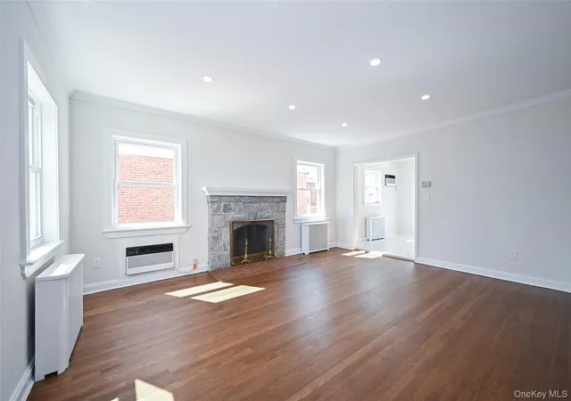 Photo 4 of Sale Pending at 73-36 196th Street, New York, NY 11366 | MLS# 986694 | Listing updated on 2026-09-19