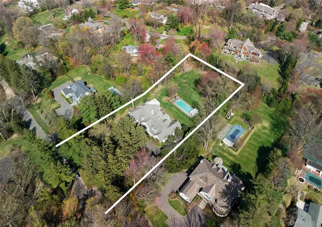 3rd image of 17 Hilldale Ln, Port Washington, NY 11050 | MLS# 986707