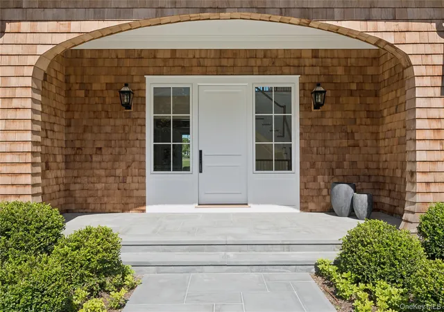 Photo 3 of Single family home for sale at 450 Seven Ponds Towd Rd, Southampton, NY 11976 | MLS# 986783 | Listing updated on 2026-10-04