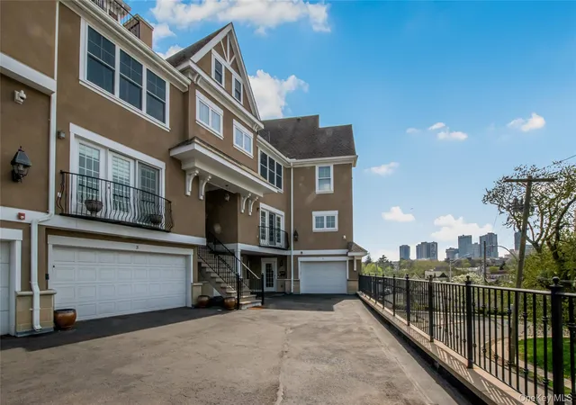 1st image of 80 Old Boston Post Rd #2, New Rochelle, NY 10801 | MLS# 986834