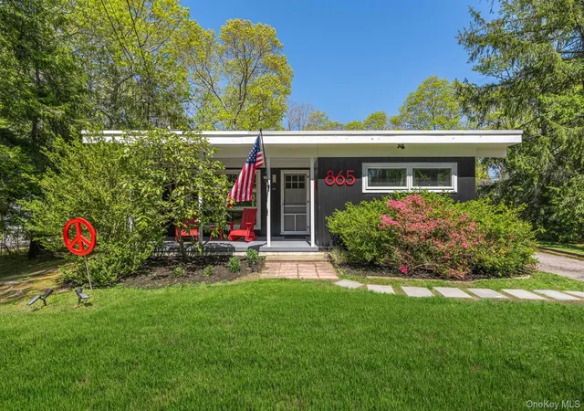 Homes for sale in Southold, NY | 865 Track Ave, Southold, NY 11935 | MLS# 986841