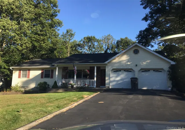 1st image of 5 Scaglione Ct, Highland Mills, NY 10930 | MLS# 986876